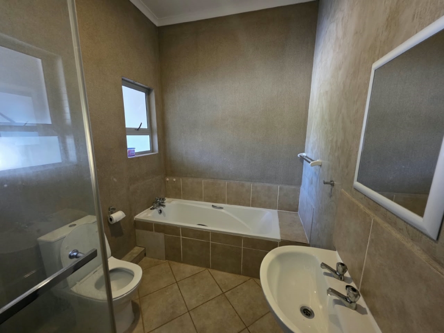 To Let 2 Bedroom Property for Rent in Beacon Bay North Eastern Cape